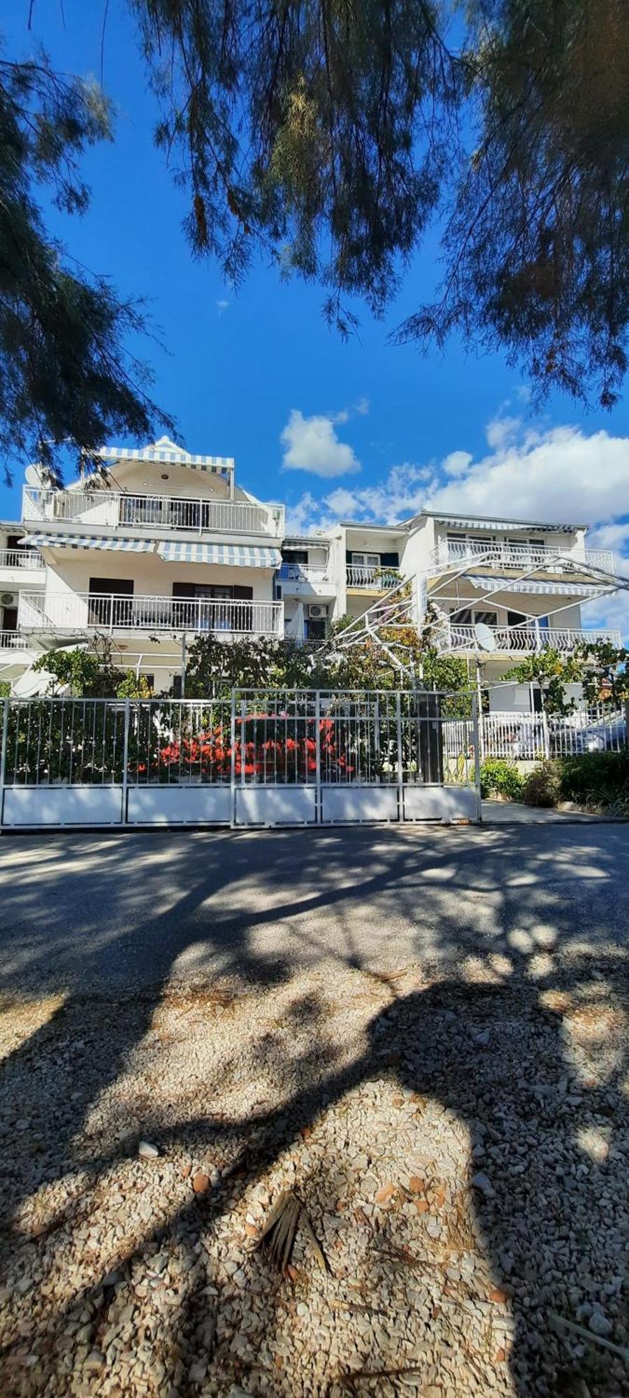 Apartments Ana Bilota Seget Vranjica Exterior photo